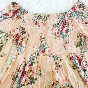 Scrunchie bell sleeve floral top